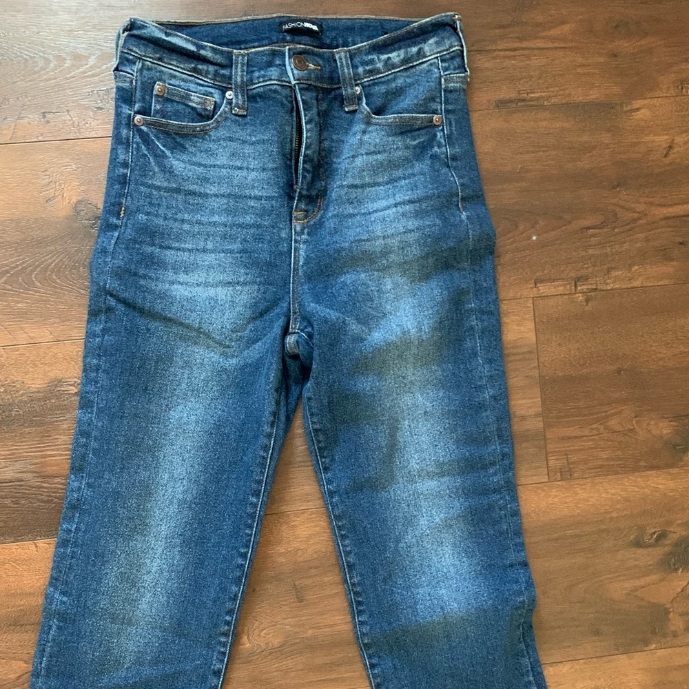 FASHION NOVA STRAIGHT LEGGED ANKLE JEANS